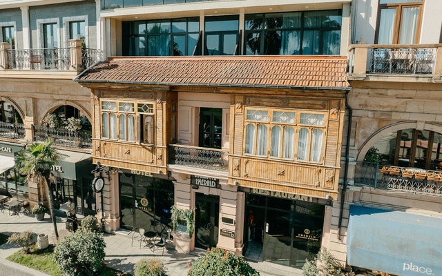 Neon Hotel Restaurant & Lounge Bar, מלונות