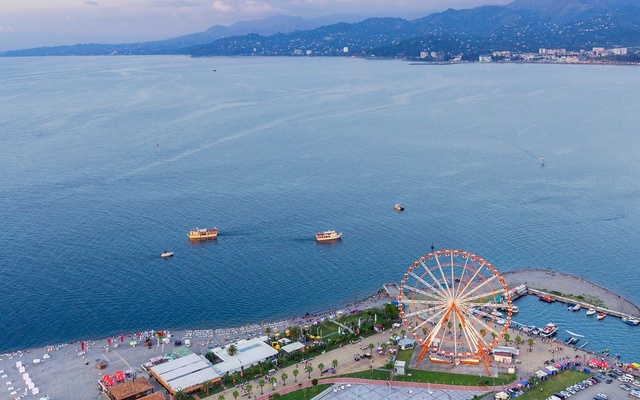 Batumi Boulevard, Parklar və bağlar