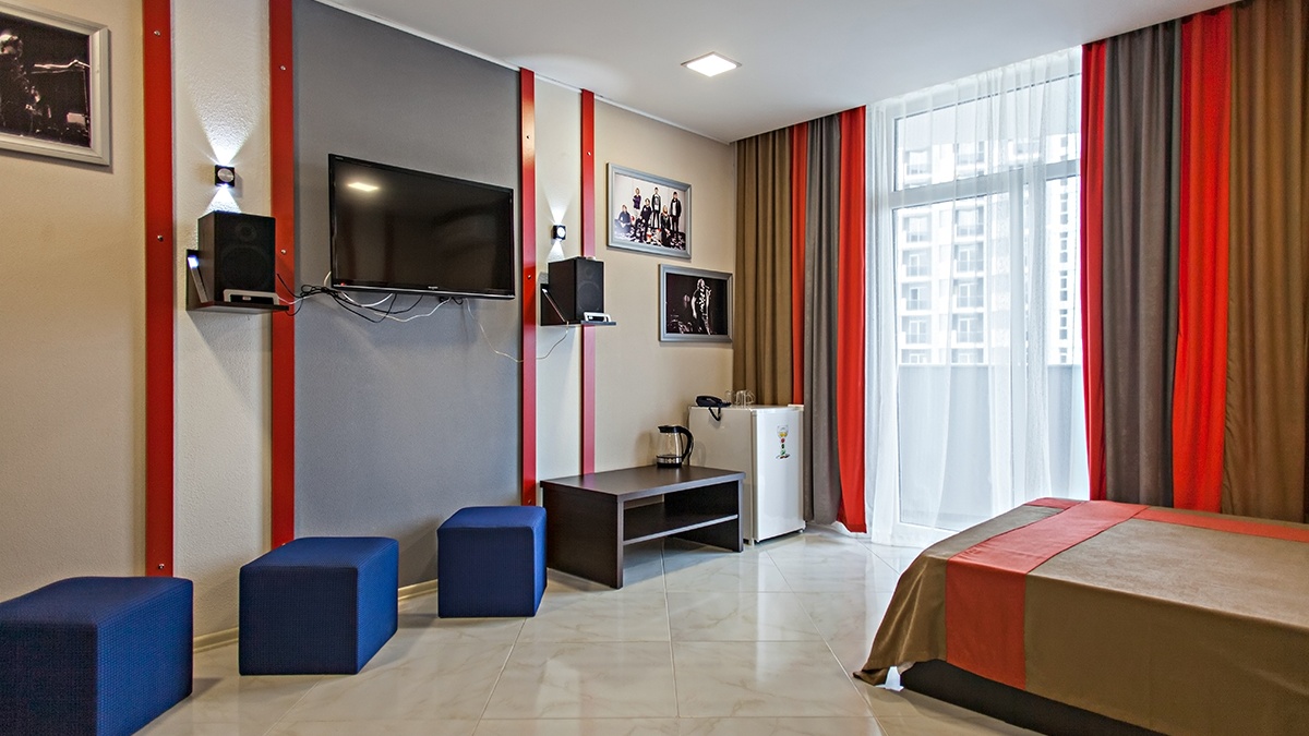Rock Hotel First Line