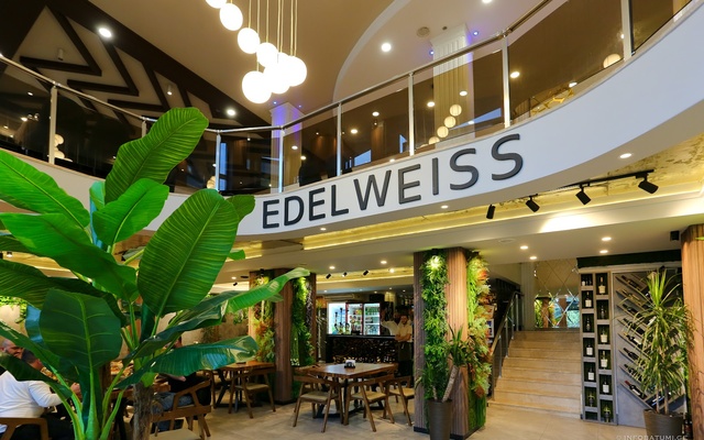 Restaurant Edelweiss, מסעדות