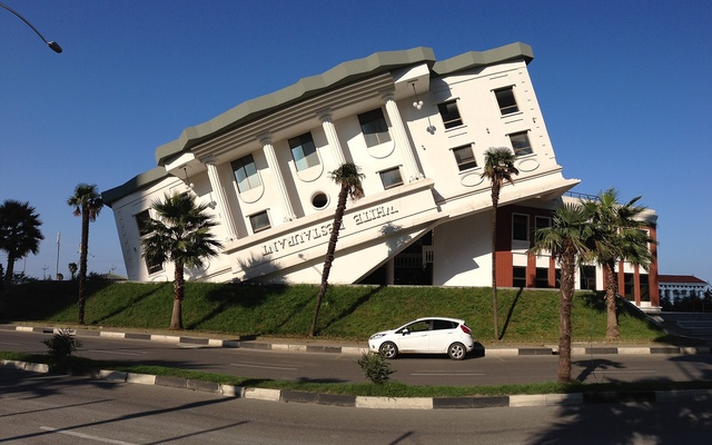 Senate Restaurant & Lounge, מסעדות