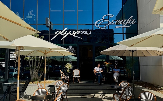 Cafe Escala, בתי קפה