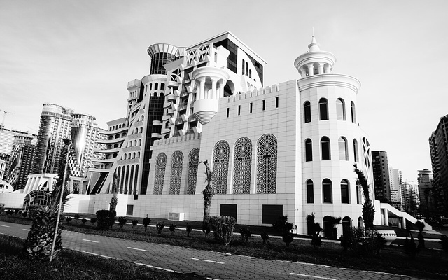 The Grand Gloria Hotel, מלונות