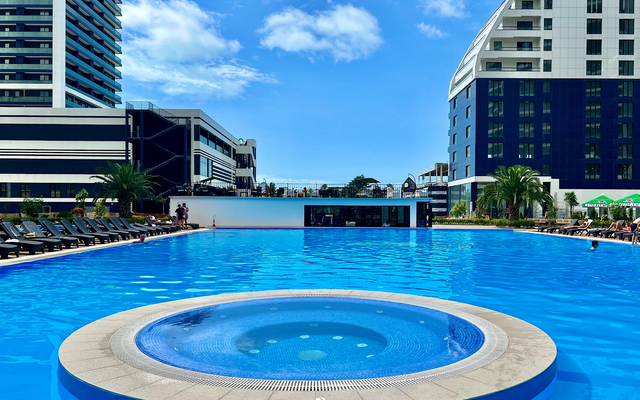 The Grandeur Hotel, מלונות