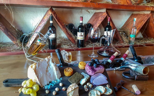 Garage Wines, ברים ופאבים