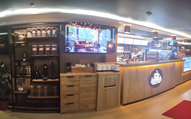 Aroma Coffee & Tea, בתי קפה