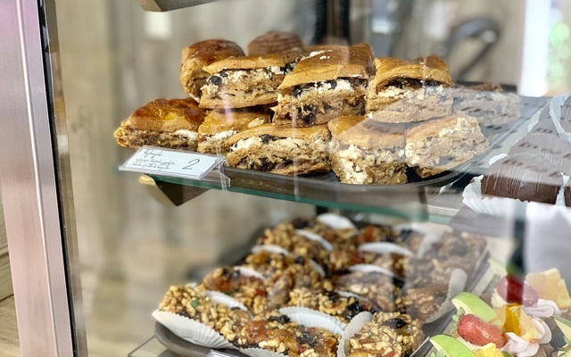 Dona Bakery and Sweets, בתי קפה