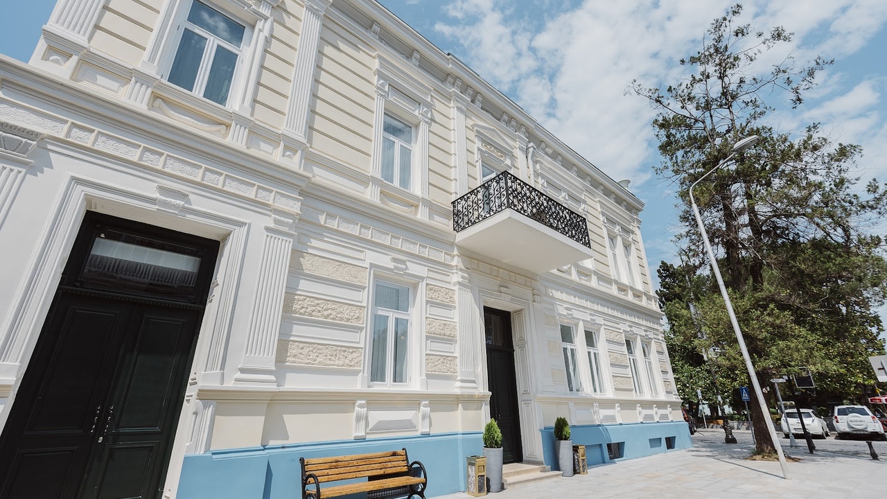 Boulevard Hotel