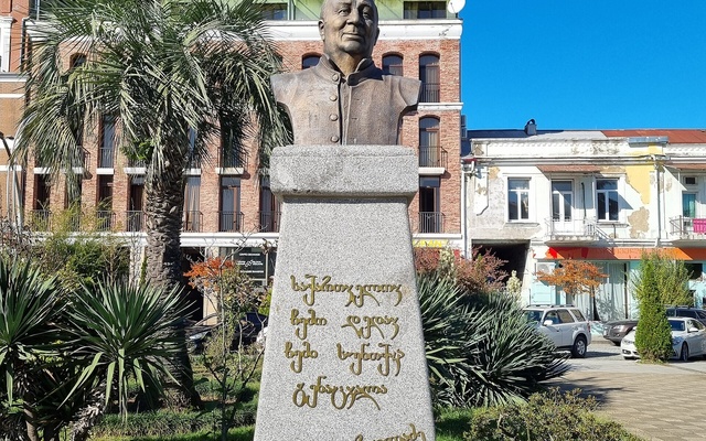 Zurab Gorgiladze, אנדרטאות ואמנות ציבורית