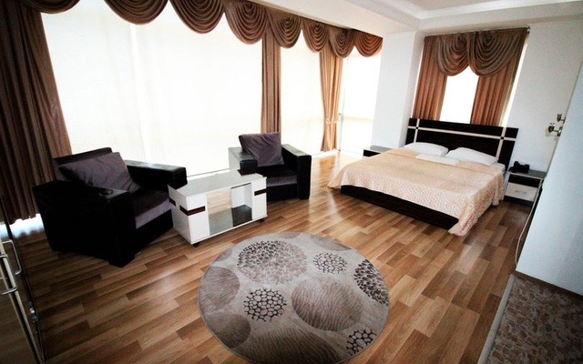 Hotel Argo, מלונות