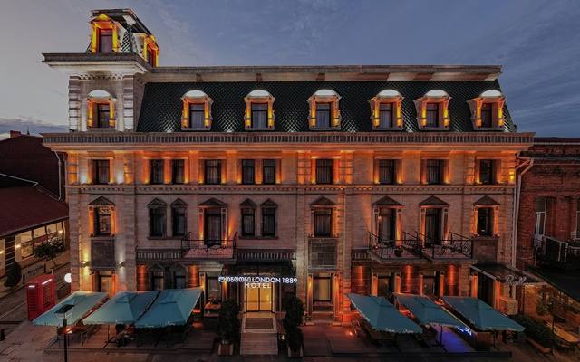 Hotel London 1889 & Casino, מלונות