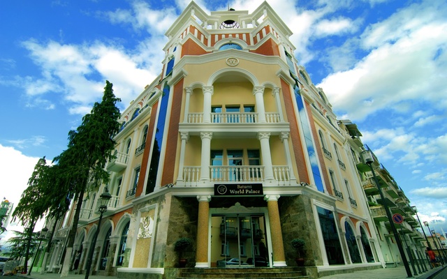 Batumi World Palace Hotel, מלונות
