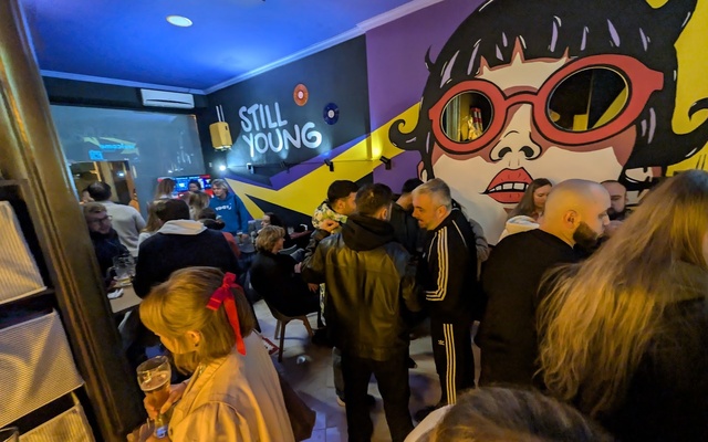 Still Young Bar, ברים ופאבים