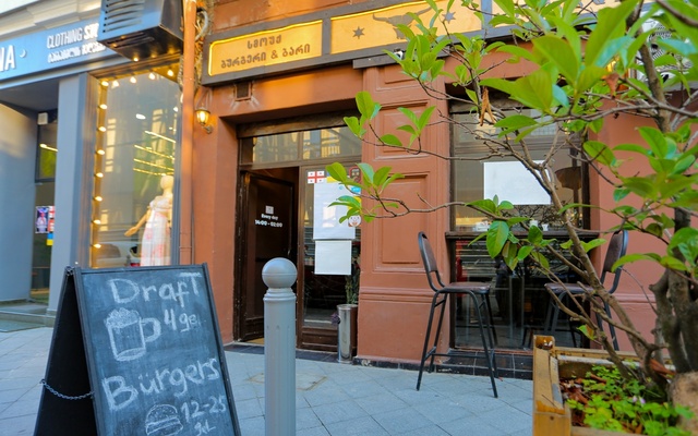 Smoke Burgers & Bar, Barlar və pablar