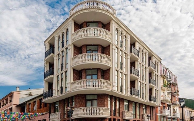 Hotel London, מלונות